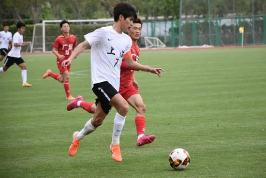  巴黎青训小将首秀即造点球  